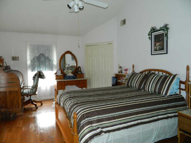1120 Drake Road Clarksville, TN 37043 - Photo 6 of 17 Spacious Master Bedroom Suite w/ Vaulted Ceiling, Hardwood Flooring and Walk-in Closet