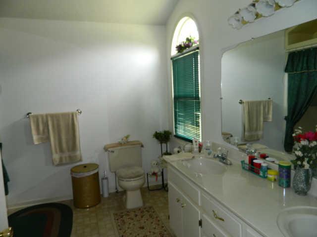 1120 Drake Road Clarksville, TN 37043 - Photo 7 of 17 Large Master Bath w/ Vaulted Ceiling, Double Vanities & Whirlpool Tub.