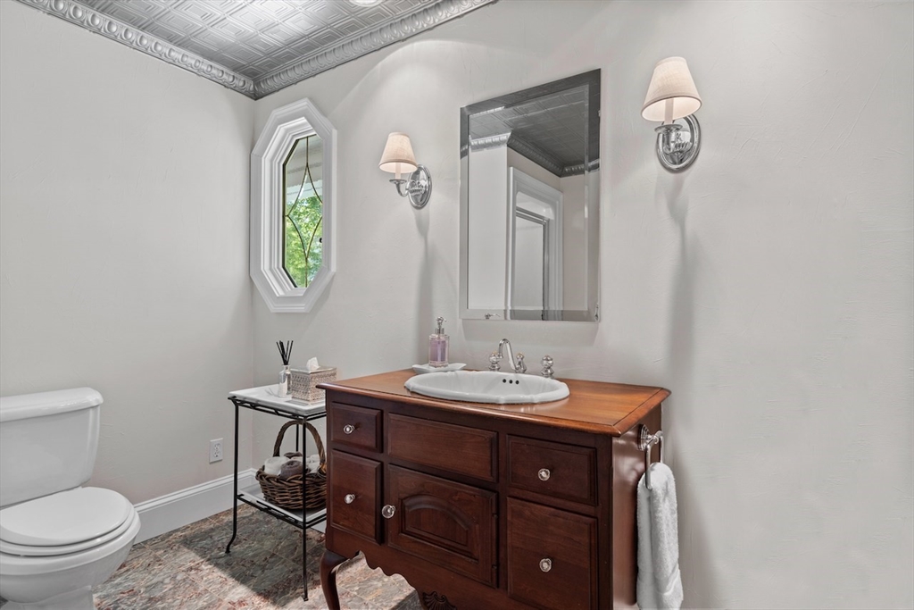86 Allen Farm Lane Concord, MA 01742 - Photo 15 of 34 a bathroom with a toilet a sink and a mirror