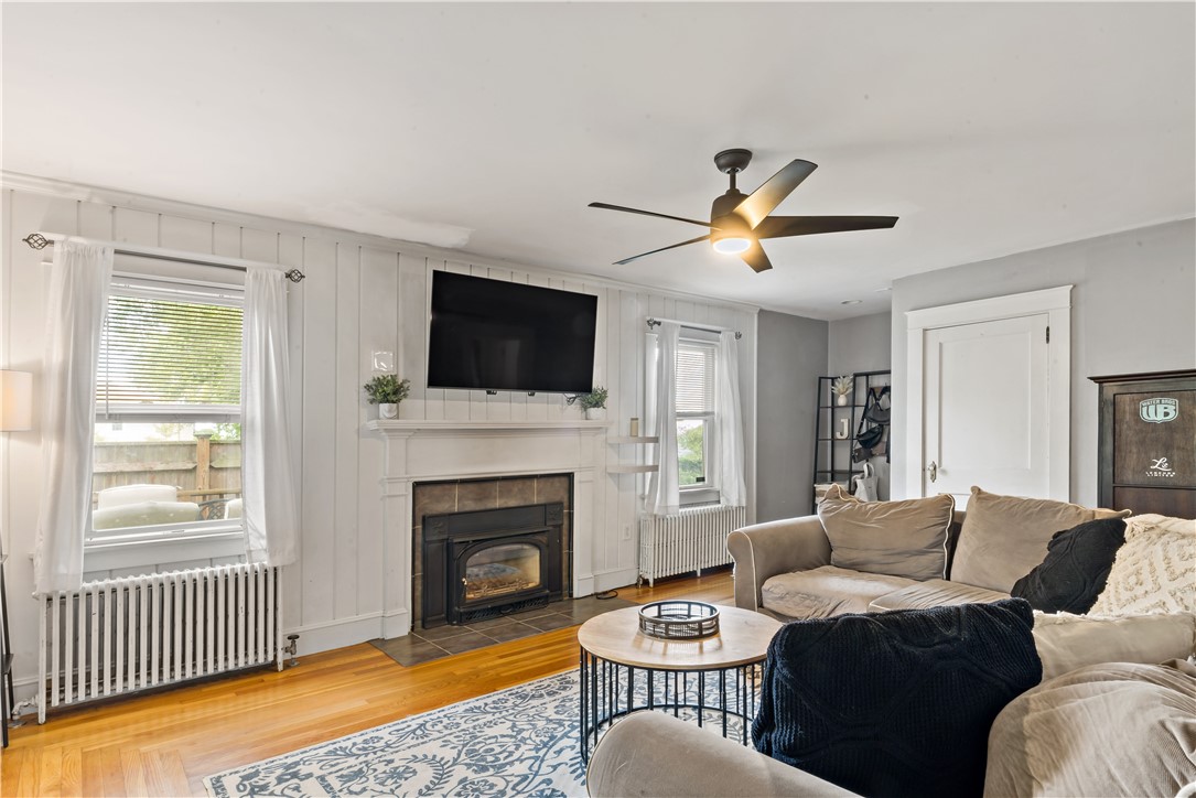 114 Maple Avenue Middletown, RI 02842 - Photo 6 of 25