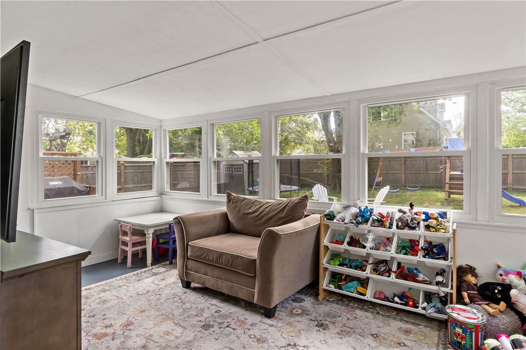 114 Maple Avenue Middletown, RI 02842 - Photo 8 of 25