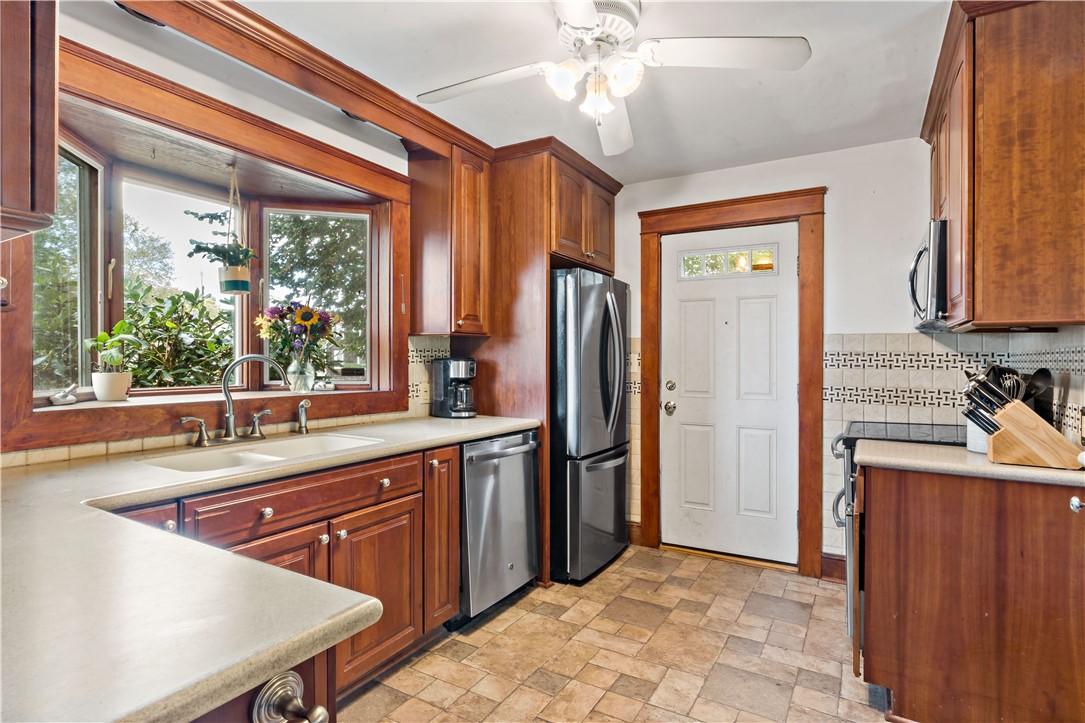 114 Maple Avenue Middletown, RI 02842 - Photo 9 of 25