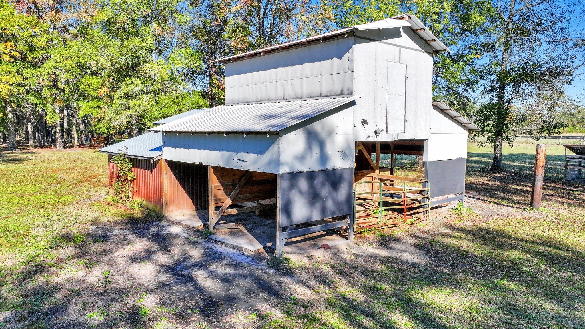 114 Van L Road Kingstree, SC 29556 - Photo 3 of 201 215-web-or-mls-DJI_20241125140346_0445_D