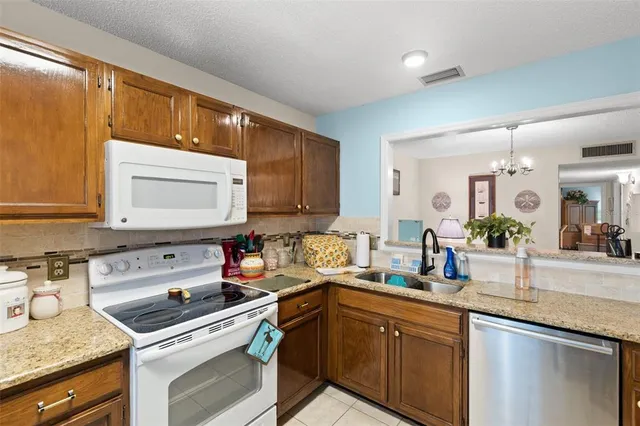 $239,000 | 3122 Valley Oaks Drive, Tampa, FL 33618