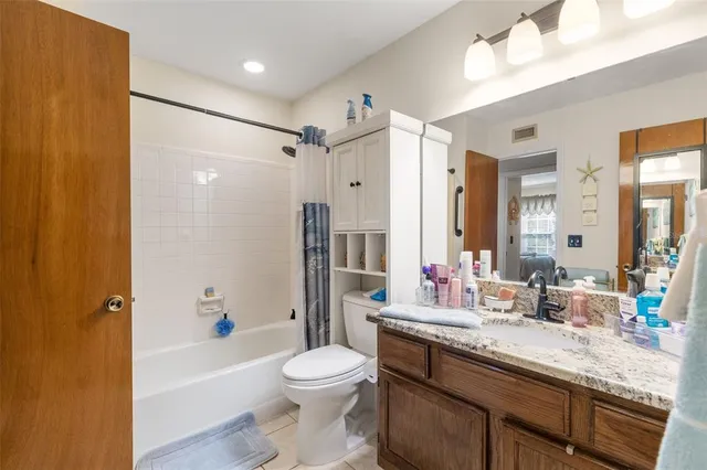 $239,000 | 3122 Valley Oaks Drive, Tampa, FL 33618