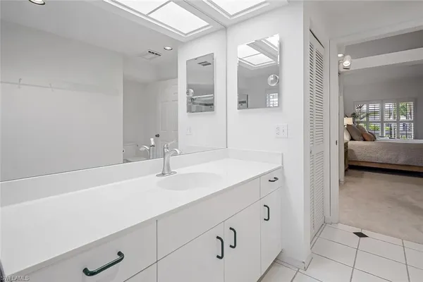 a en suite bathroom with a sink and a mirror