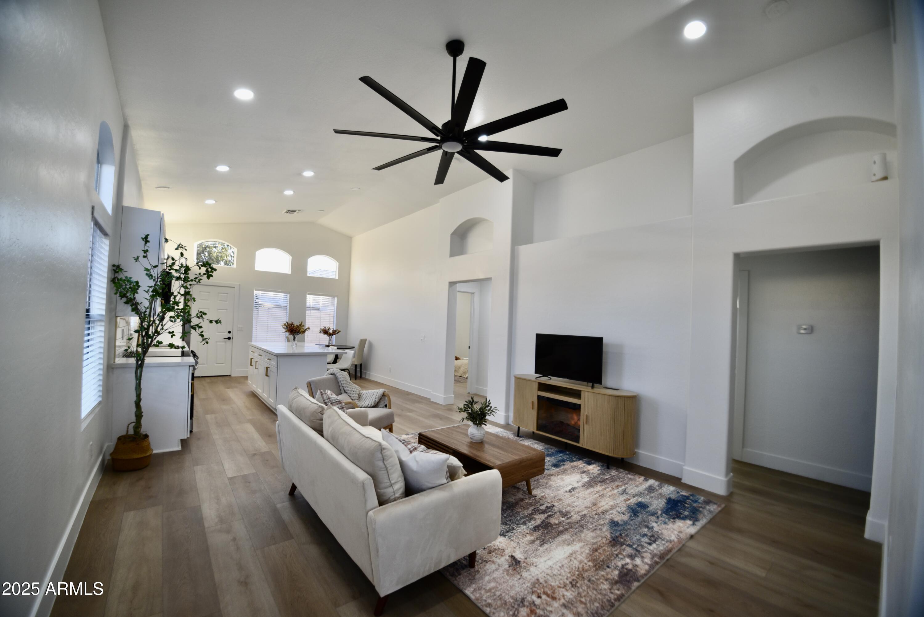 10053 East Capri Avenue Mesa, AZ 85208 - Photo 3 of 29 DSC_7970