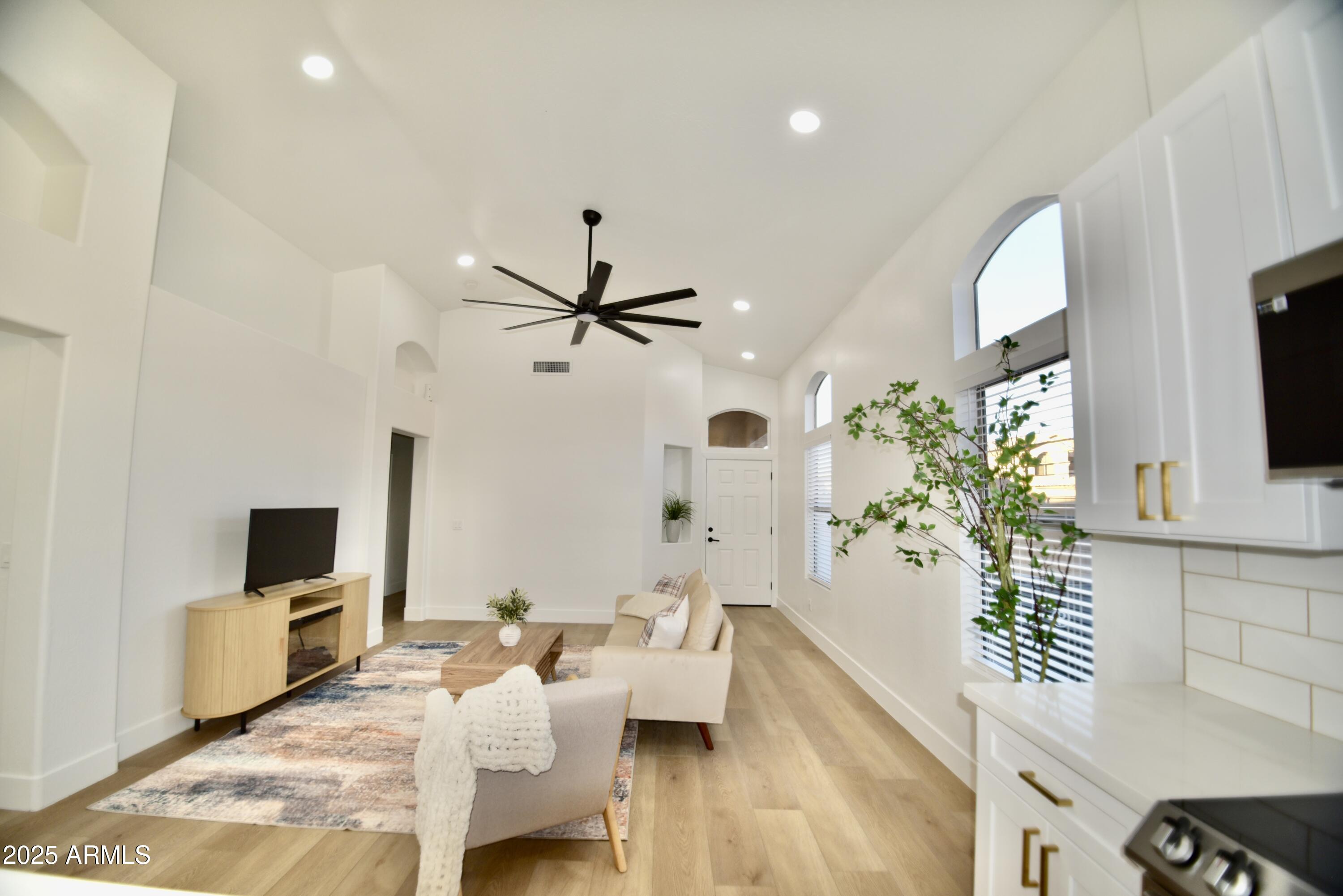 10053 East Capri Avenue Mesa, AZ 85208 - Photo 4 of 29 DSC_7978