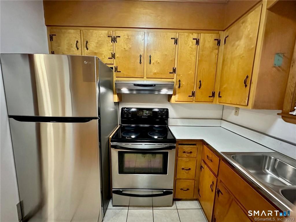 492 Stanley Street New Britain, CT 06051 - Photo 5 of 15