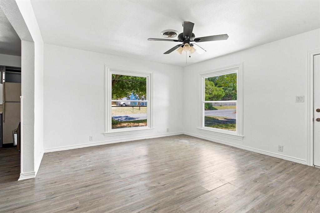 1031 Ritchey Street Gainesville, TX 76240 - Photo 6 of 23 Gallery Image 6