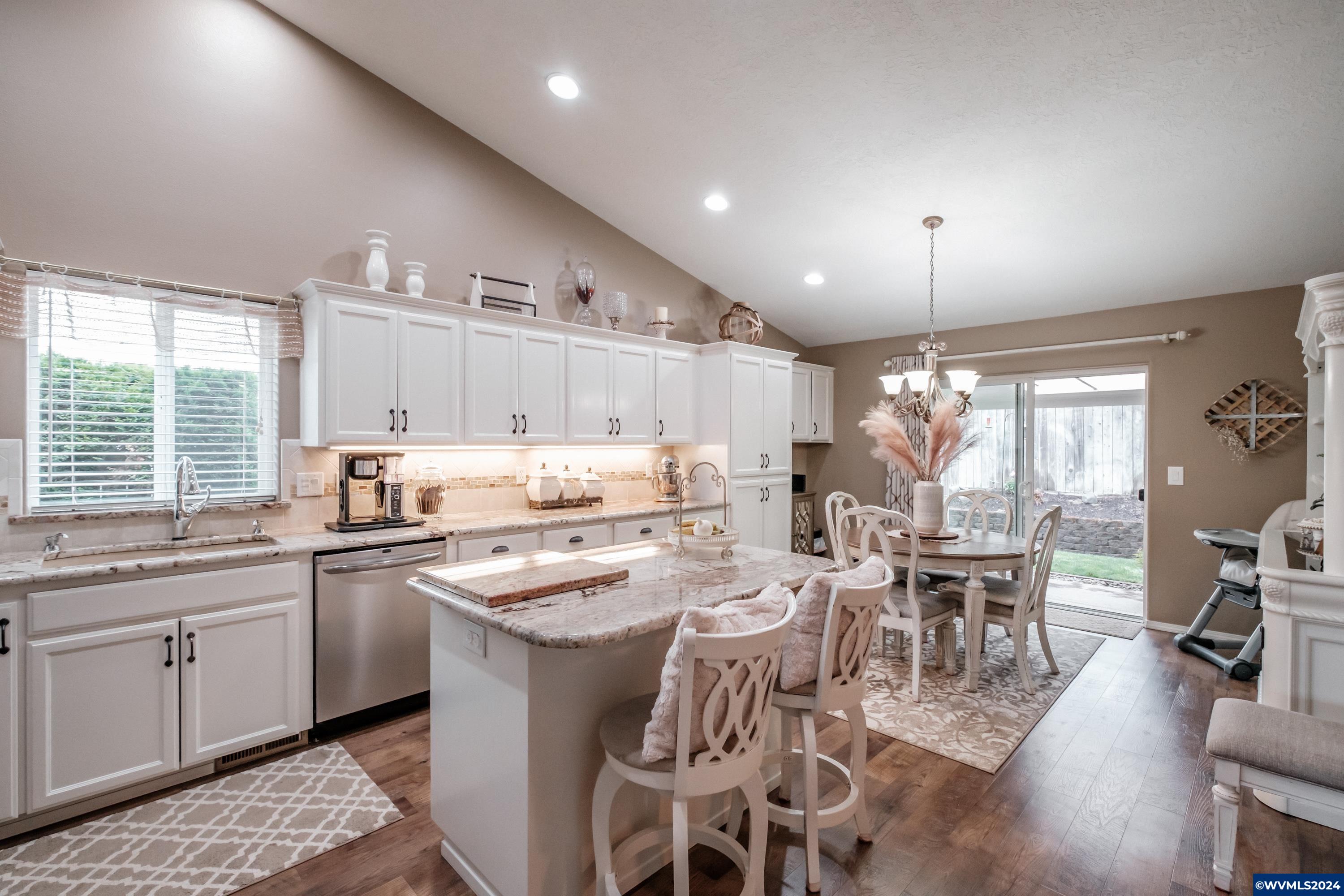 1689 Baxter Road Southeast Salem, OR 97306 - Photo 7 of 42 Gallery Image 7