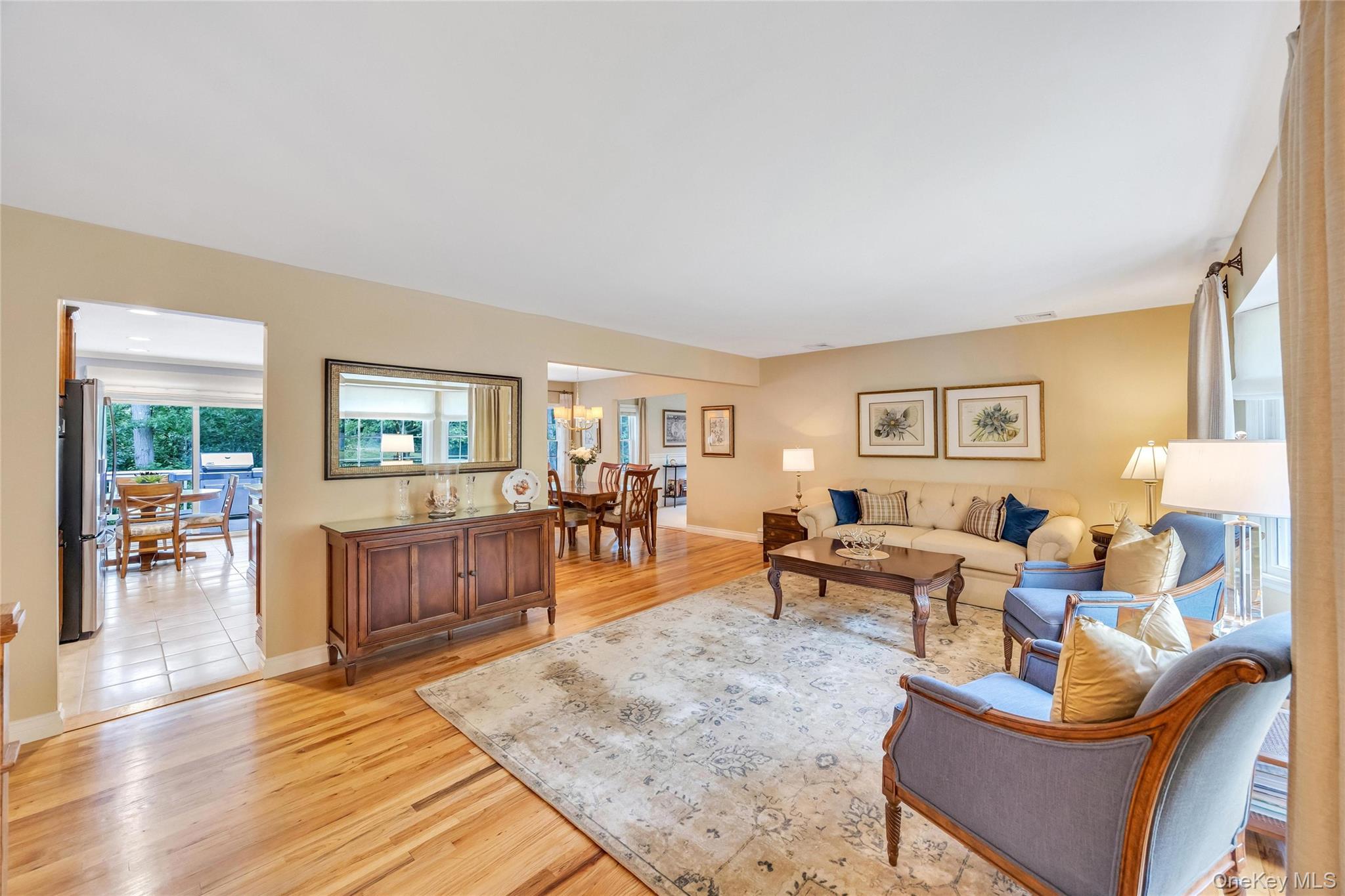 4 Long Hill Road Smithtown, NY 11787 - Photo 4 of 37