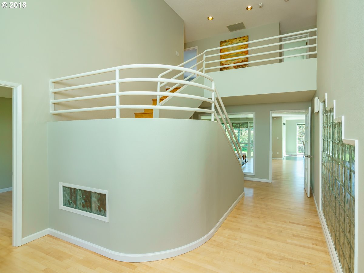 11550 Northwest Reeves Street Portland, OR 97229 - Photo 8 of 32 Lobby