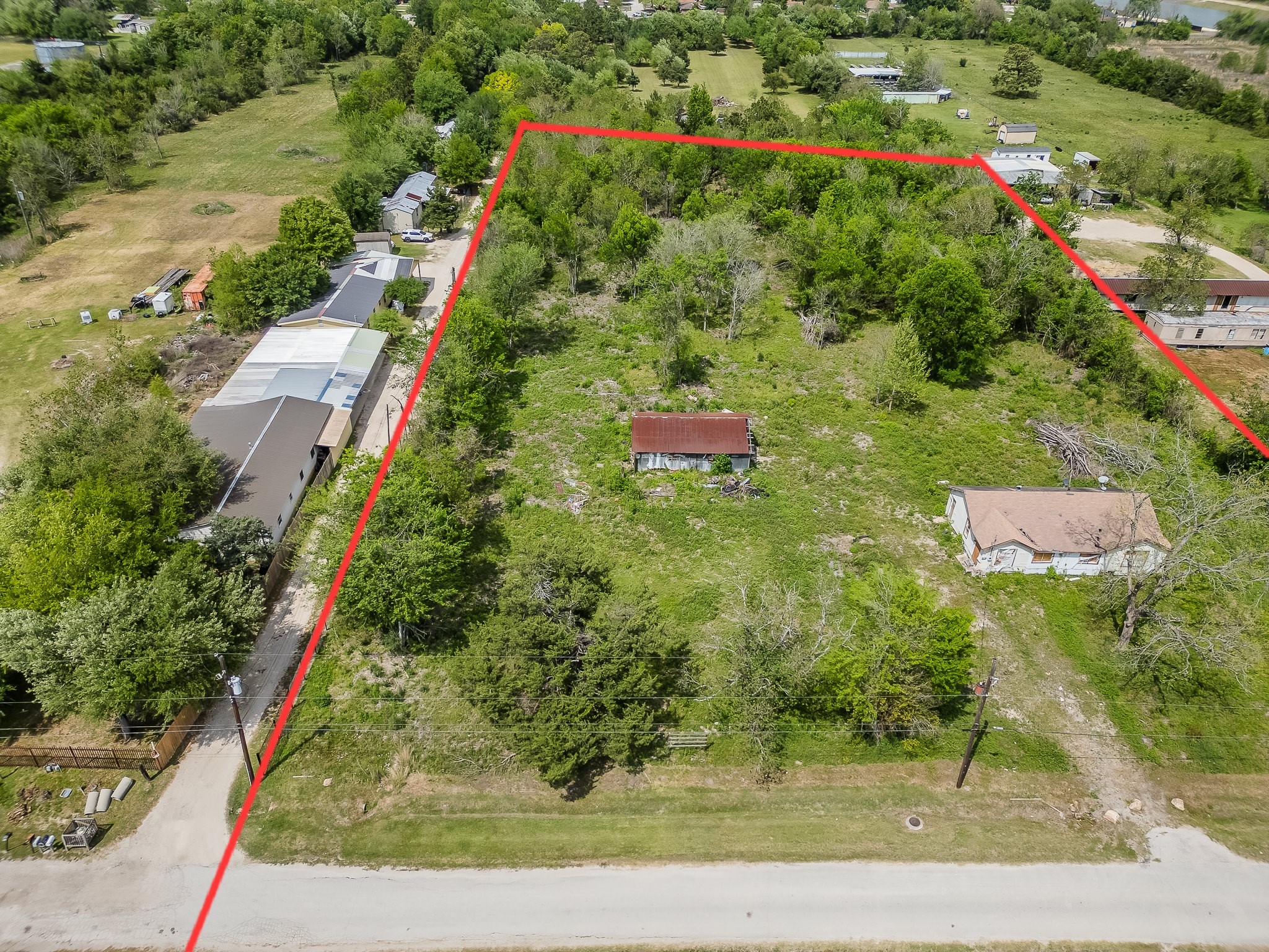 1116 North Battlebell Road Highlands, TX 77562 - Photo 5 of 23 There are 2 old houses in the property. LOCATION!!! ONLY 4 MINUTES FROM I-10