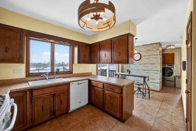 $525,000 | 9623 South Carls Drive, Plainfield, IL 60585