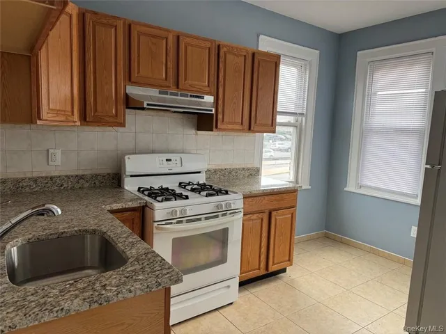 $1,800 | 594 Yonkers Avenue, Unit 3, Yonkers, NY 10704