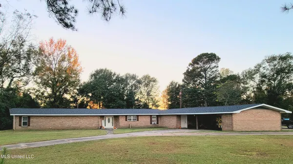 $255,000 | 270 Magnolia Drive, Raleigh, MS 39153