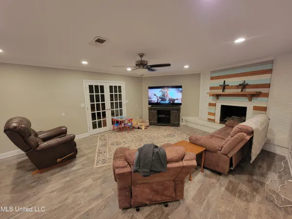 $255,000 | 270 Magnolia Drive, Raleigh, MS 39153