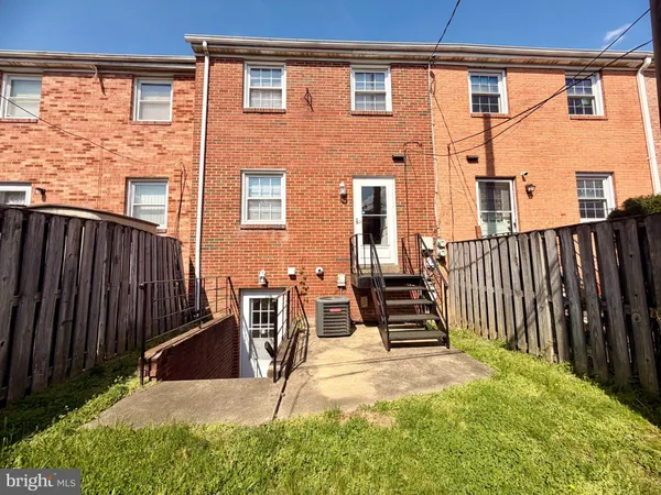 $2,450 | 5129 Clacton Avenue, Unit 68, Suitland, MD 20746
