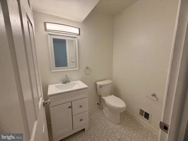 $2,450 | 5129 Clacton Avenue, Unit 68, Suitland, MD 20746