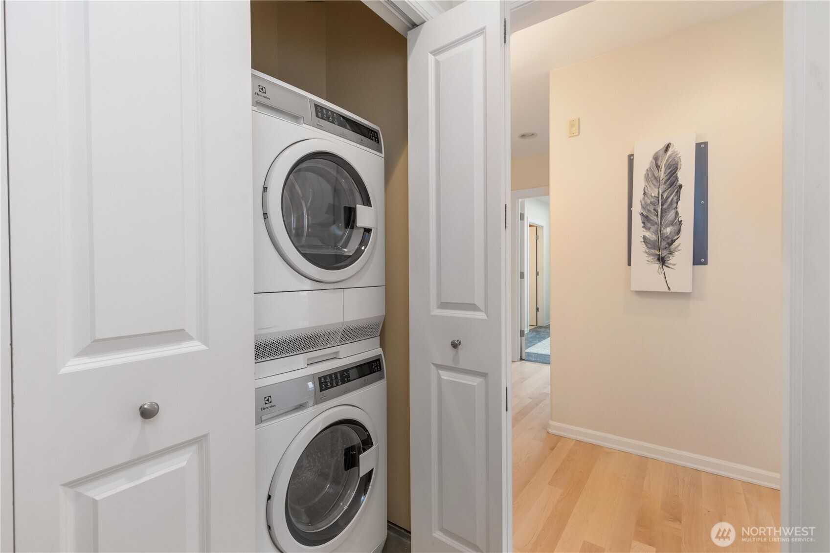 550 Dayton Street, Unit 201 Edmonds, WA 98020 - Photo 27 of 38 a utility room with dryer and washer