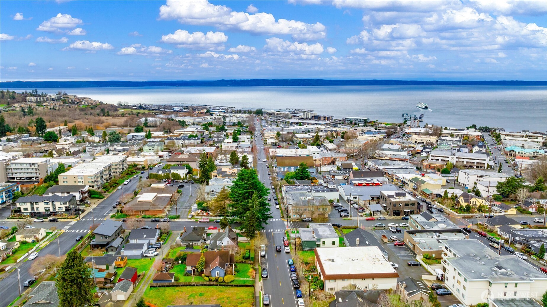 550 Dayton Street, Unit 201 Edmonds, WA 98020 - Photo 33 of 38 an aerial view of a city