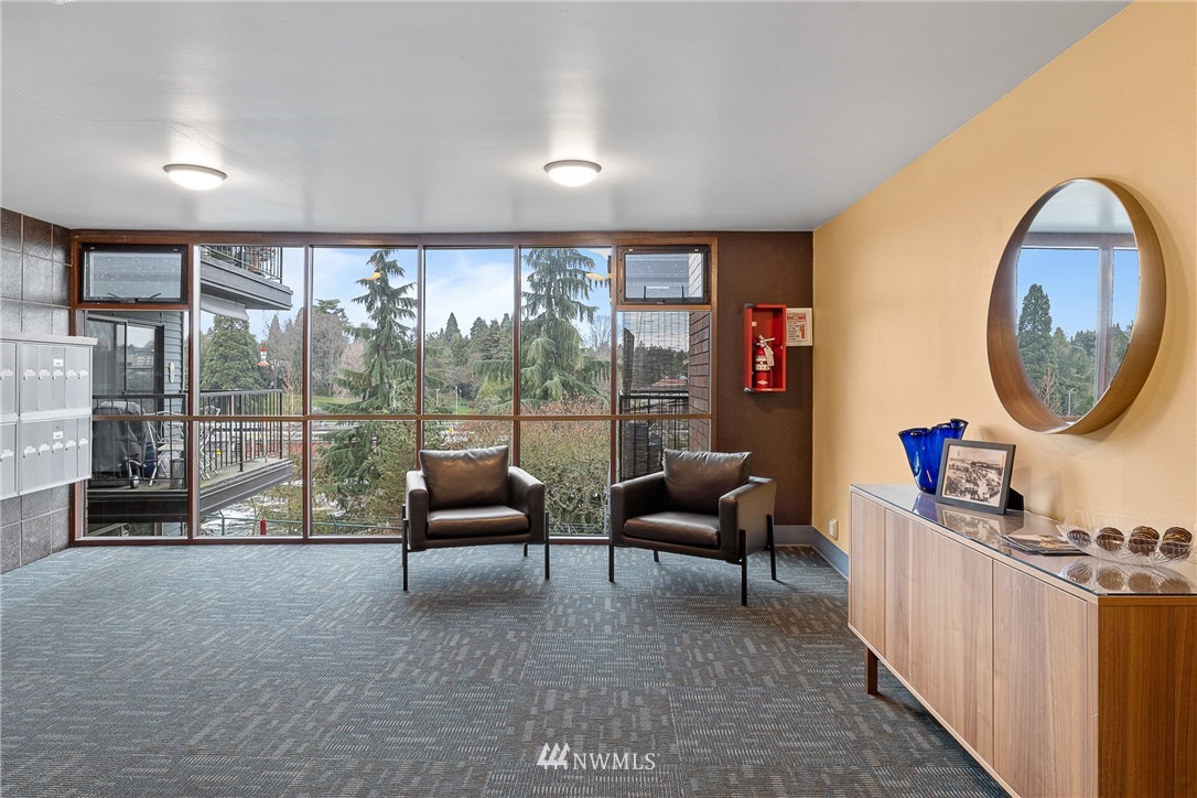 3200 West Commodore Way, Unit 103 Seattle, WA 98199 - Photo 22 of 23 Gallery Image 22