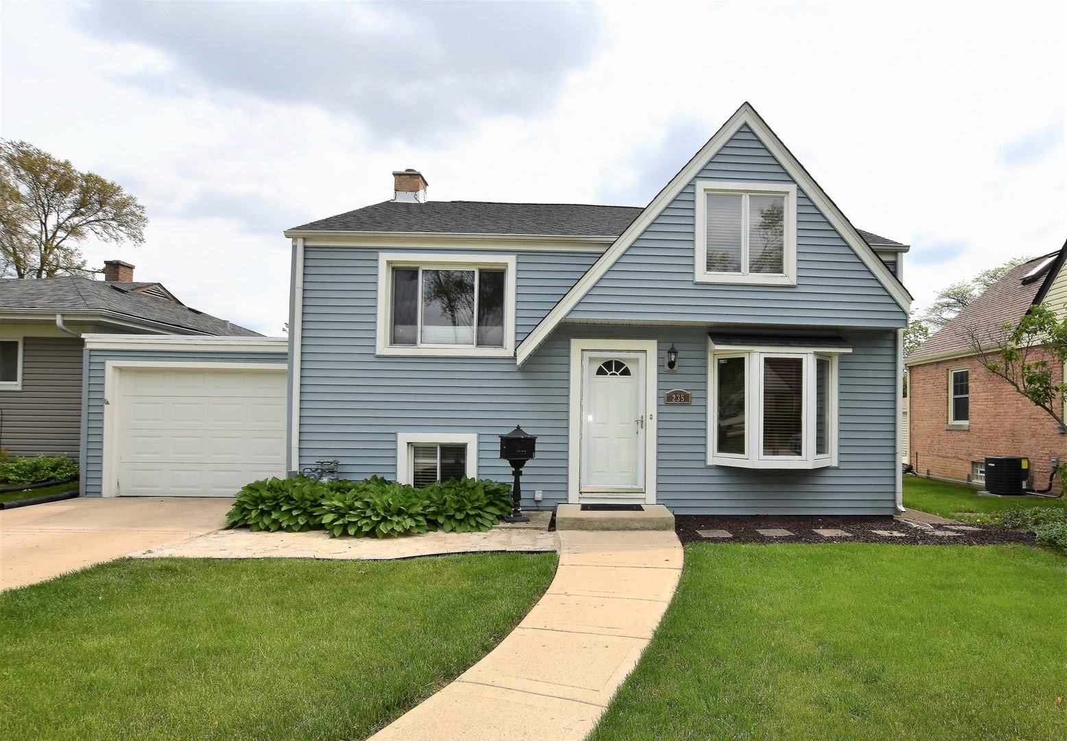 235 West Hickory Road Lombard, IL 60148 - Photo 2 of 26