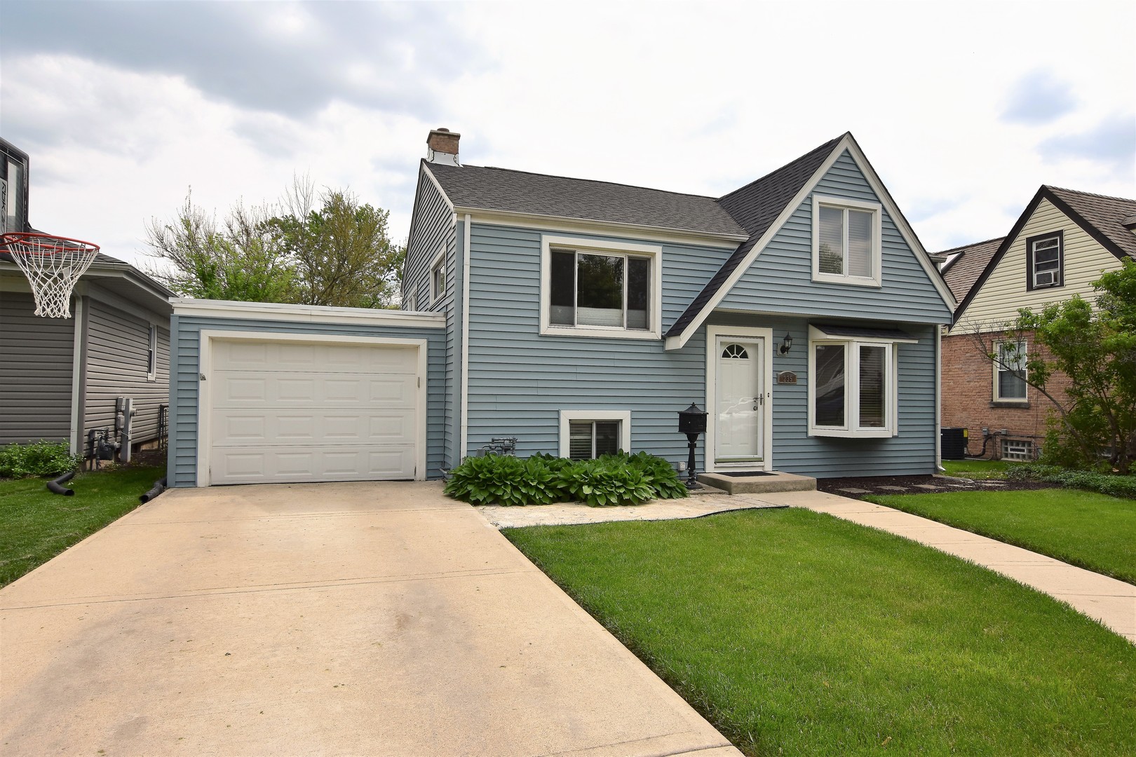 235 West Hickory Road Lombard, IL 60148 - Photo 3 of 26