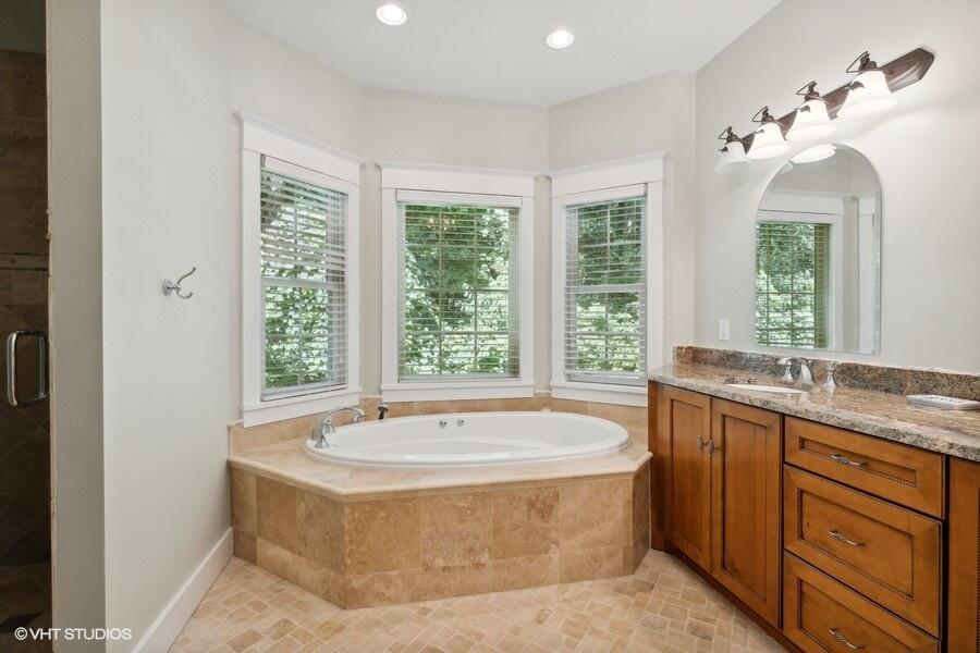 7501 Youngren Road Three Oaks, MI 49128 - Photo 14 of 28 14_7501YoungrenRd_13_PrimaryBathroom_Low