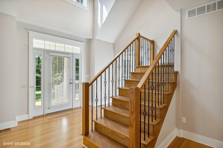 7501 Youngren Road Three Oaks, MI 49128 - Photo 4 of 28 04_7501YoungrenRd_32_Foyer_LowRes