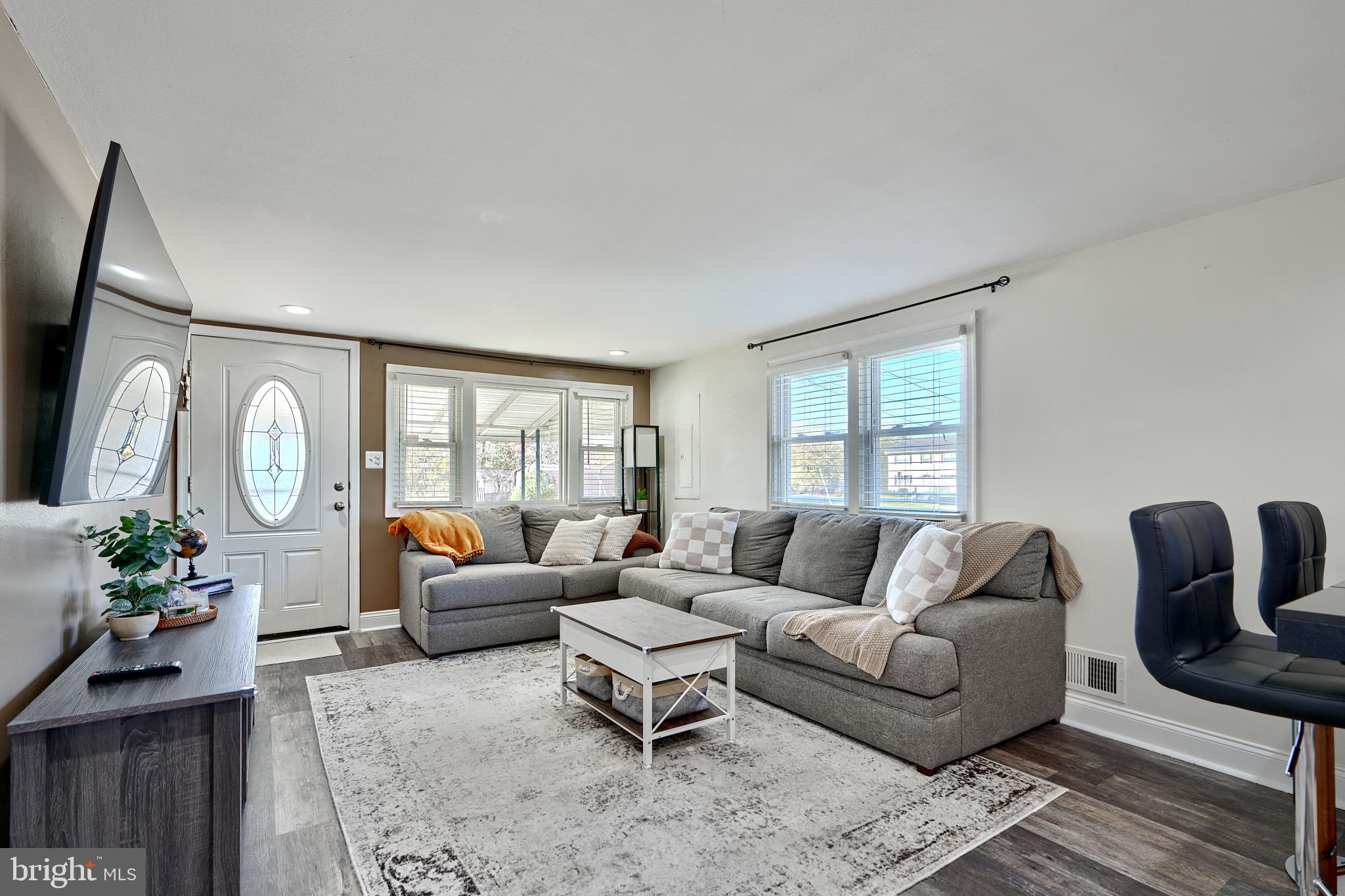 7204 Orth Road Sparrows Point, MD 21219 - Photo 10 of 29 Living room