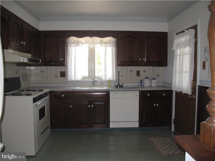 748 Locust Road Warminster, PA 18974 - Photo 7 of 18