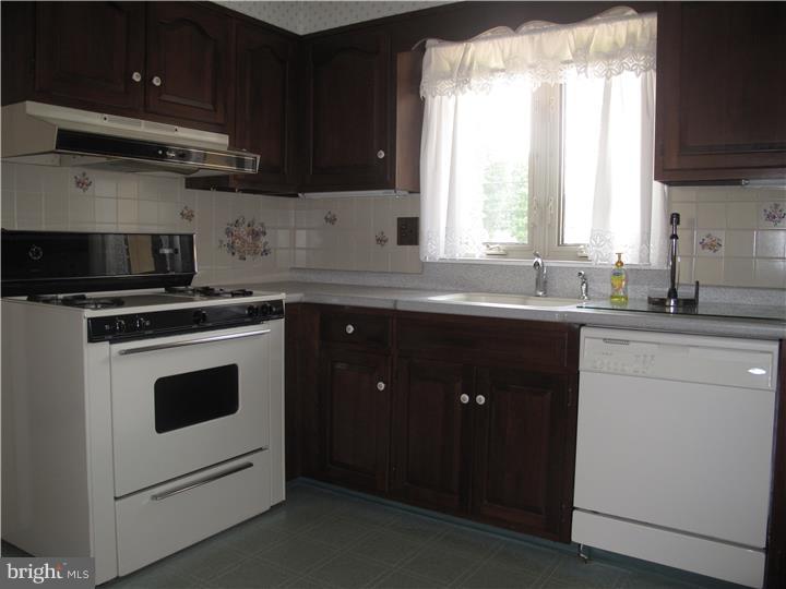 748 Locust Road Warminster, PA 18974 - Photo 8 of 18