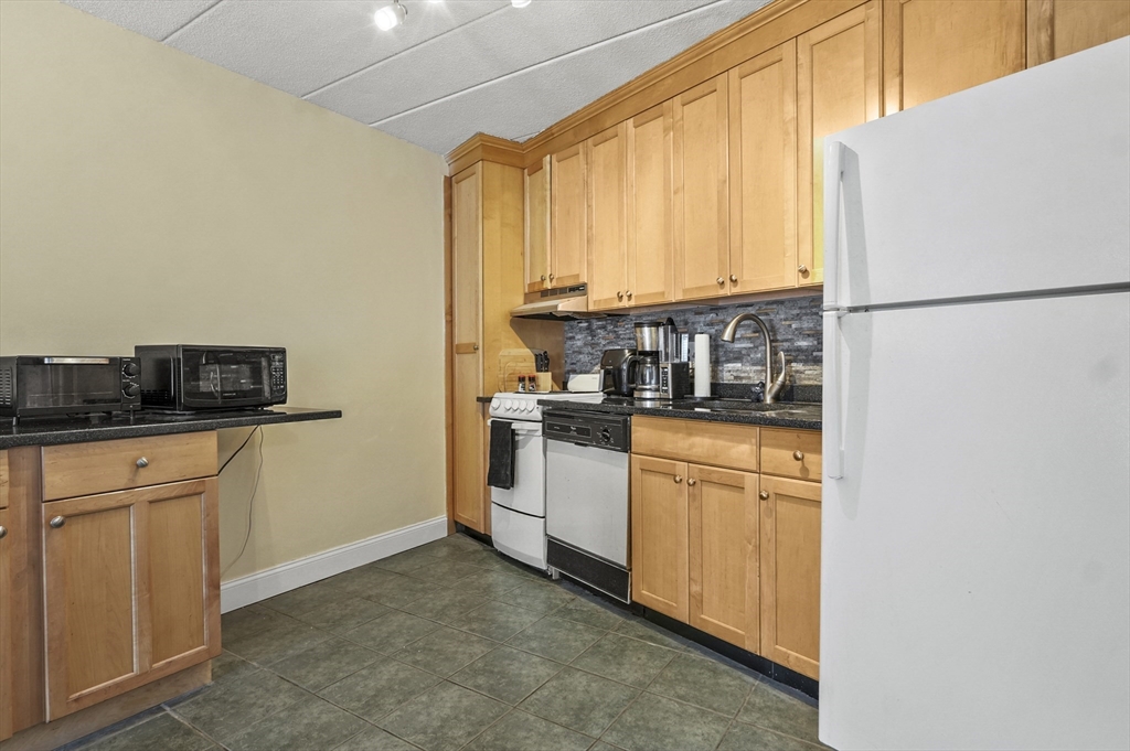 152 Turner Road, Unit 33 Holliston, MA 01746 - Photo 7 of 27 Gallery Image 7