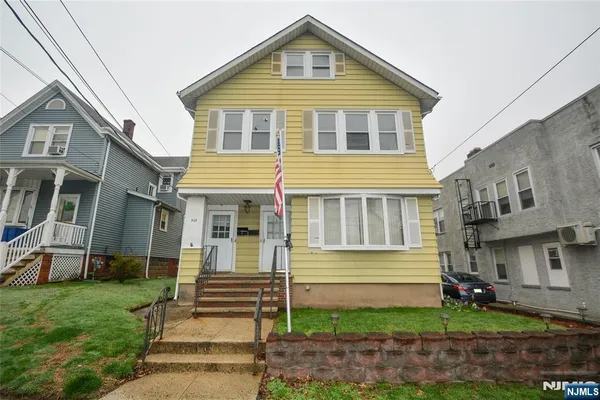 $3,200 | 308 Hoboken Road, Unit 2, East Rutherford, NJ 07073