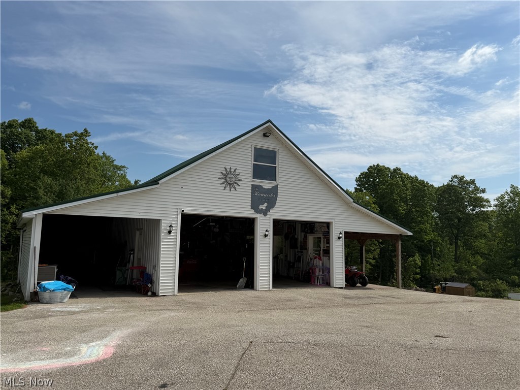 13166 Butternut Road Burton, OH 44021 - Photo 4 of 43