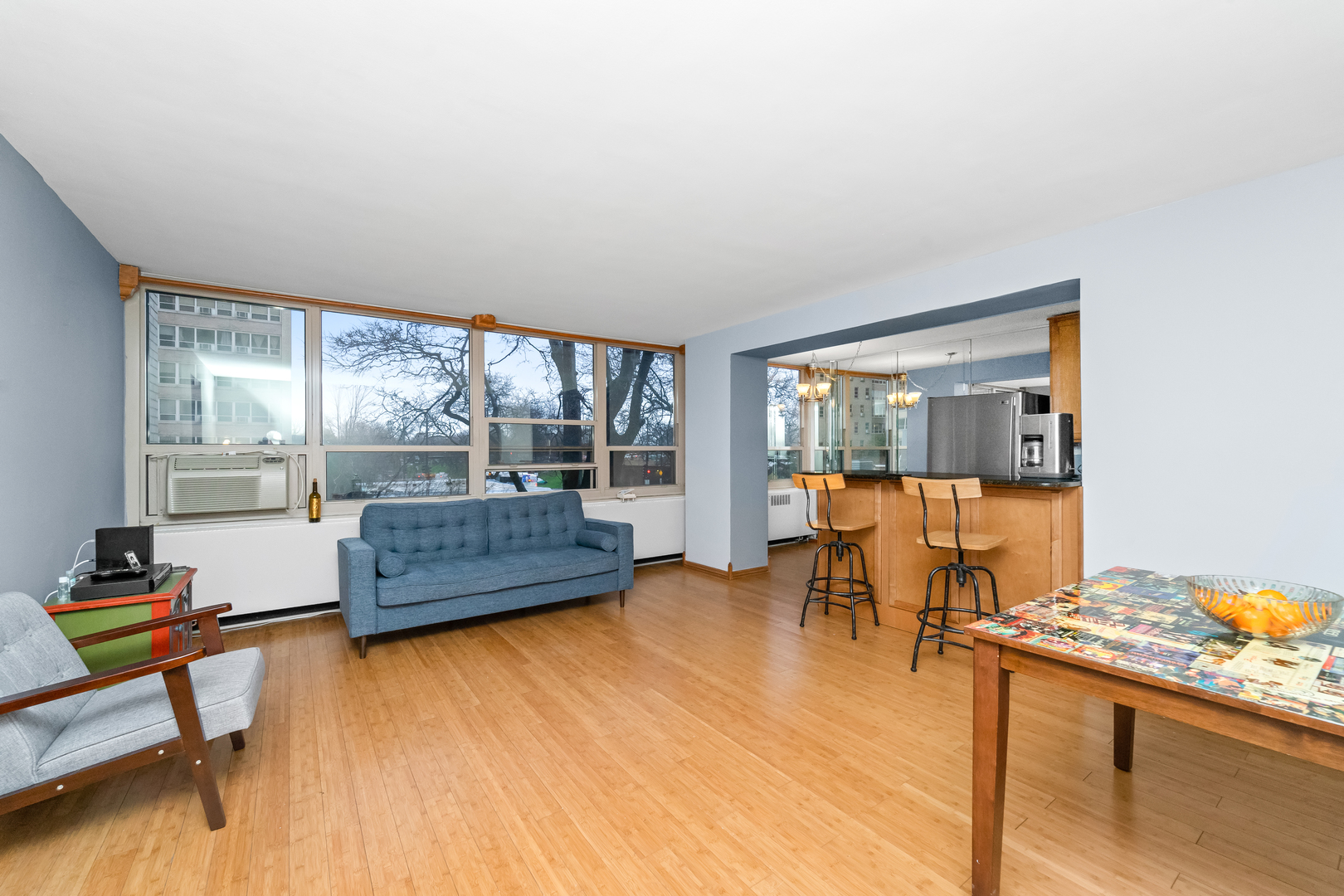 3950 North Lake Shore Drive, Unit 228 Chicago, IL 60613 - Photo 13 of 28 a living room with furniture and a table