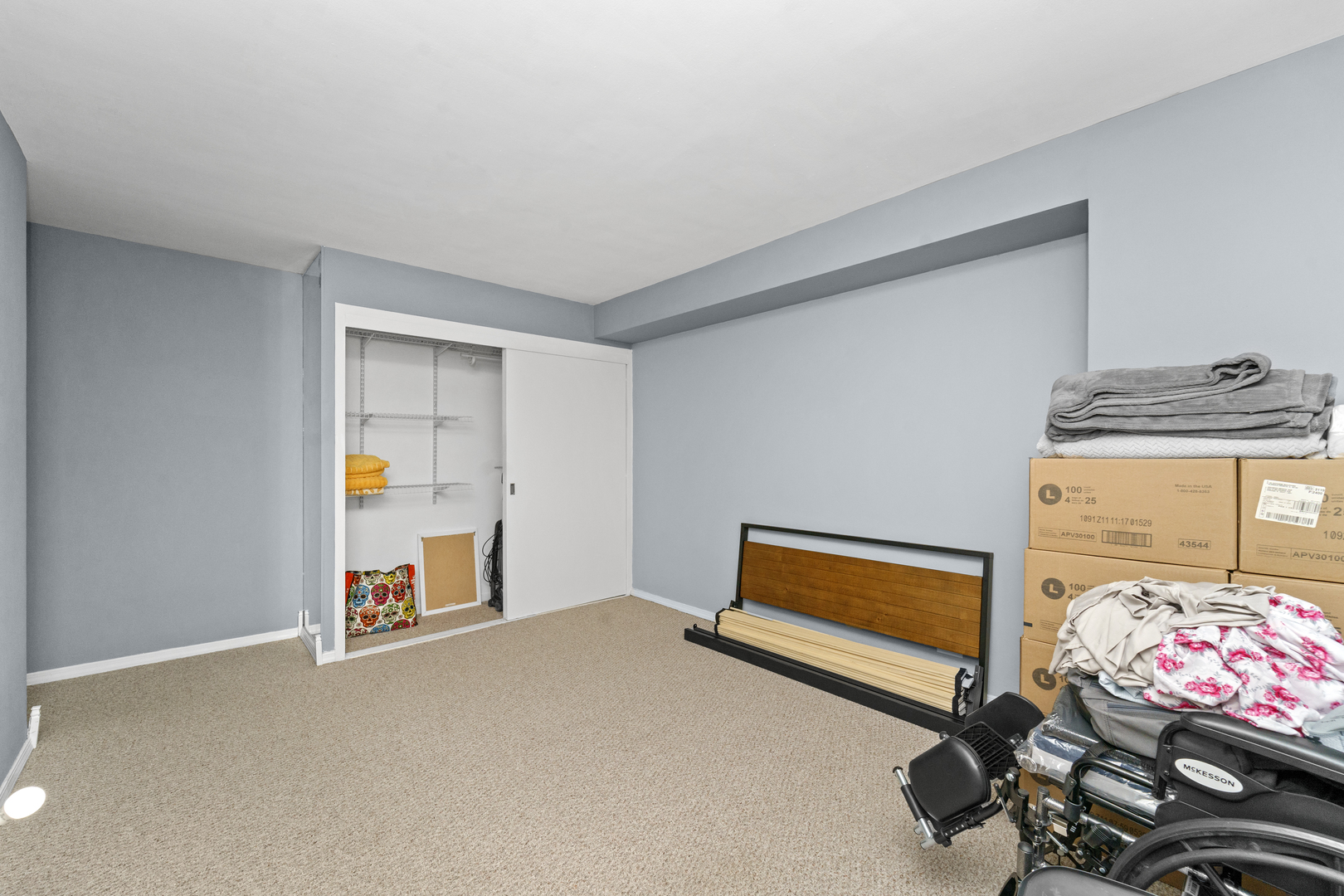 3950 North Lake Shore Drive, Unit 228 Chicago, IL 60613 - Photo 18 of 28 a room with toys