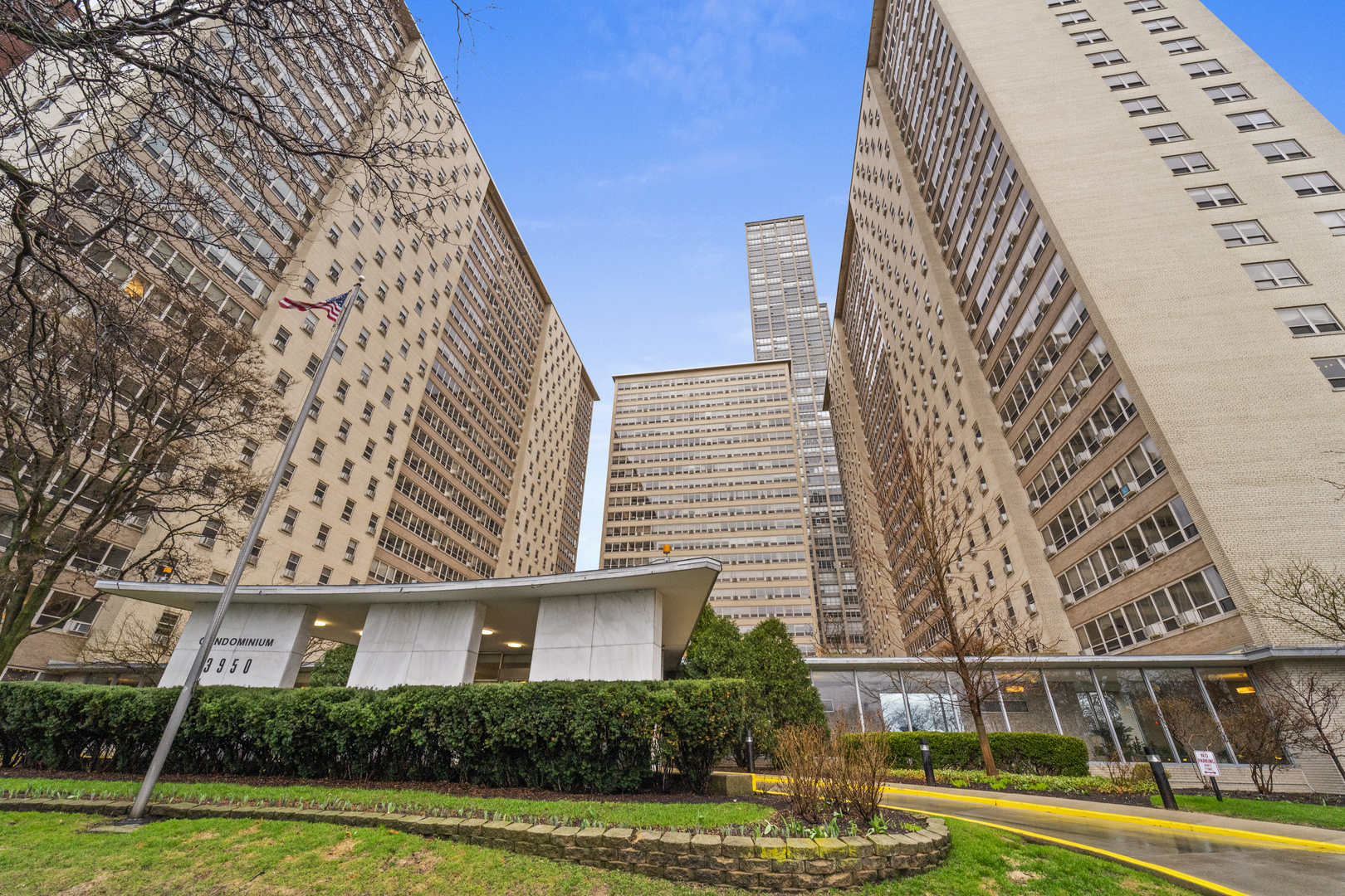 3950 North Lake Shore Drive, Unit 228 Chicago, IL 60613 - Photo 2 of 28 front view of a building with a yard