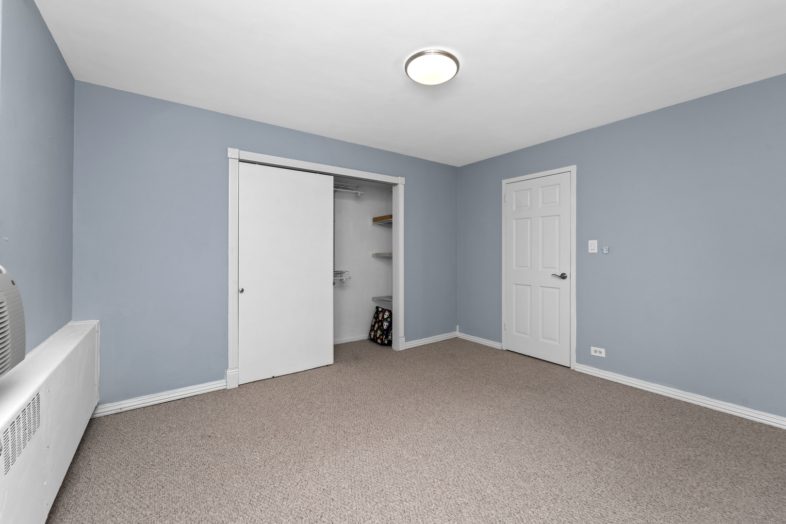 3950 North Lake Shore Drive, Unit 228 Chicago, IL 60613 - Photo 21 of 28 a view of an empty room and window
