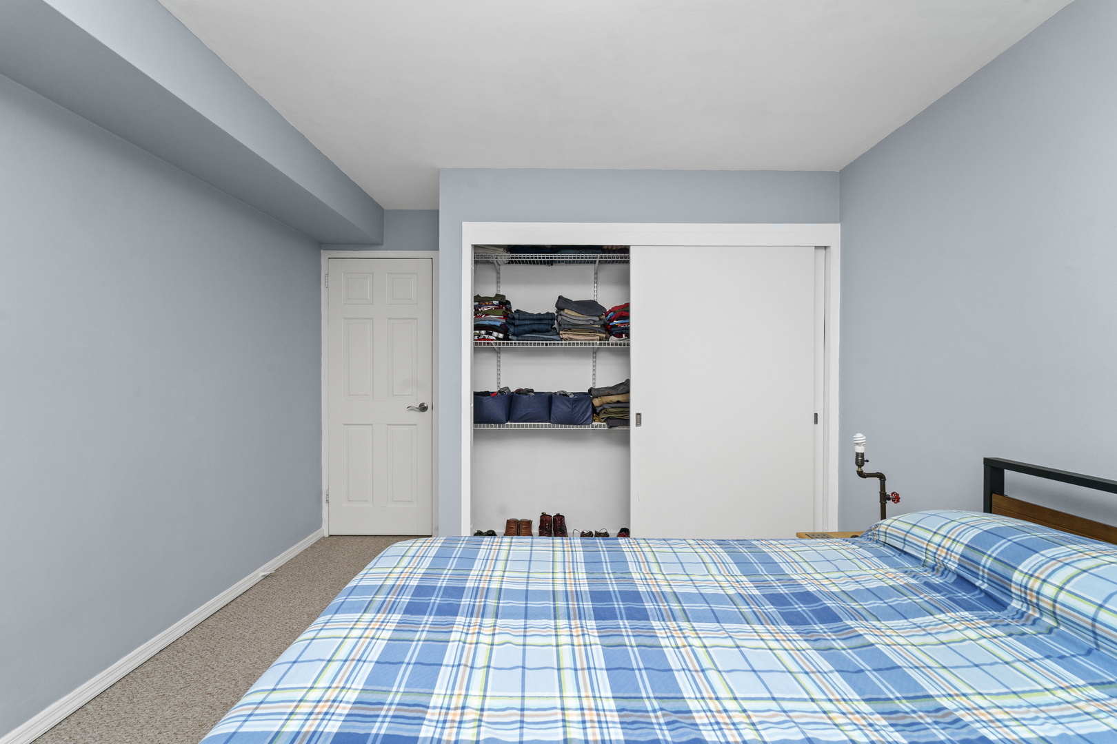 3950 North Lake Shore Drive, Unit 228 Chicago, IL 60613 - Photo 22 of 28 a bedroom with a bed and a window