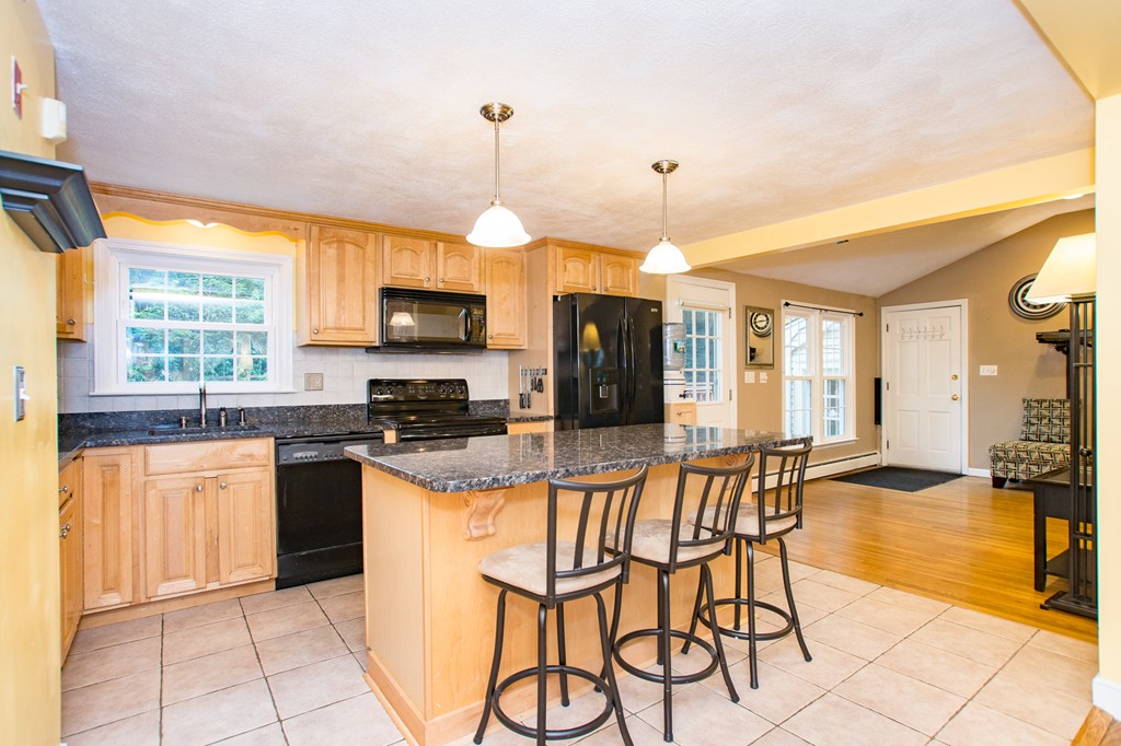 16 Robin Road Milford, MA 01757 - Photo 4 of 30 Gallery Image 4