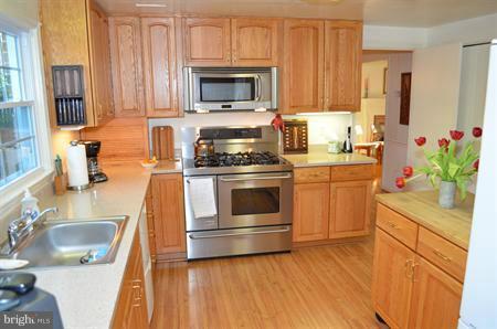 9700 Digging Road Gaithersburg, MD 20886 - Photo 4 of 27 Kitchen