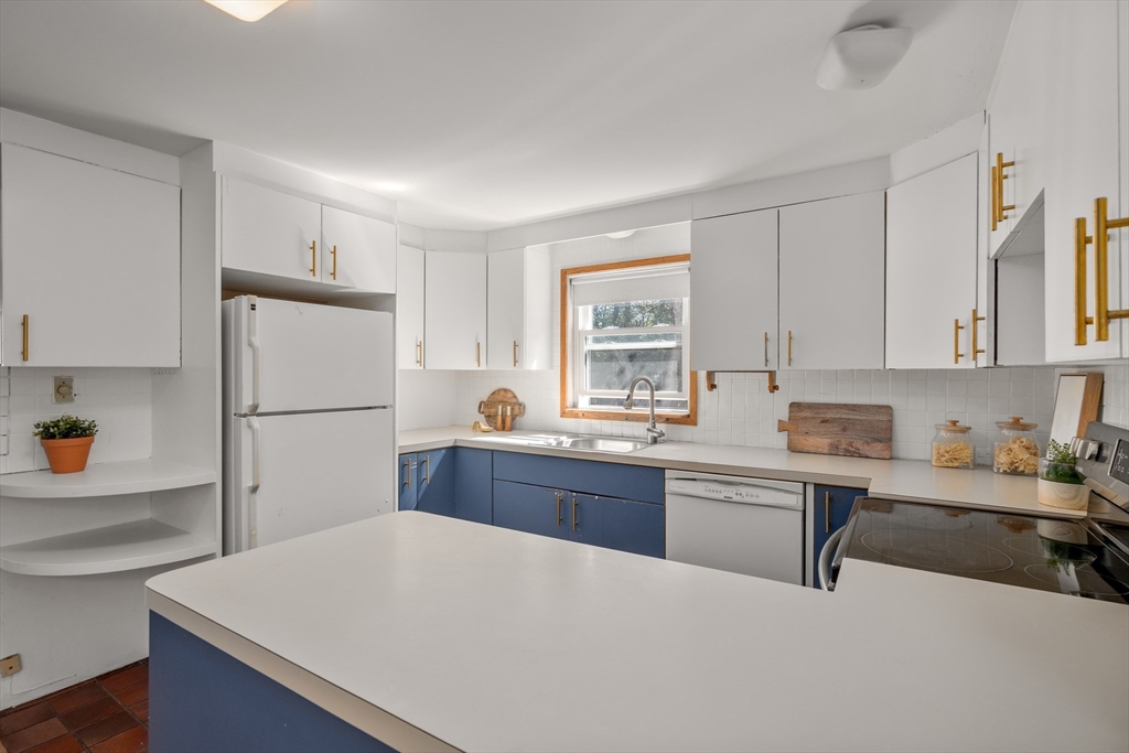 143 Howe Street Natick, MA 01760 - Photo 6 of 25 Gallery Image 6