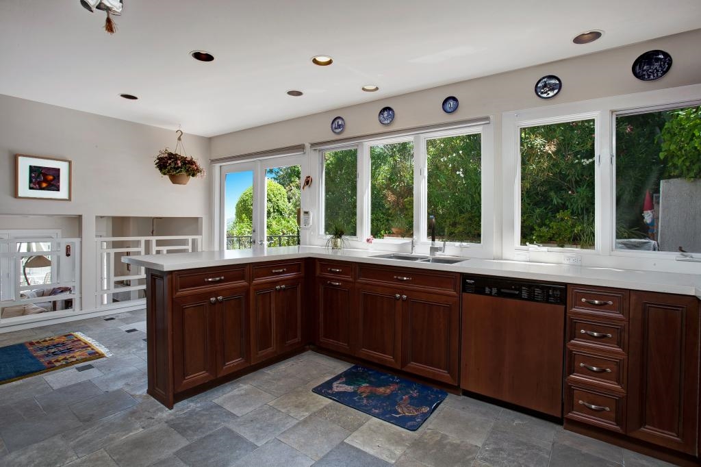 7472 Caminito Rialto La Jolla, CA 92037 - Photo 11 of 25