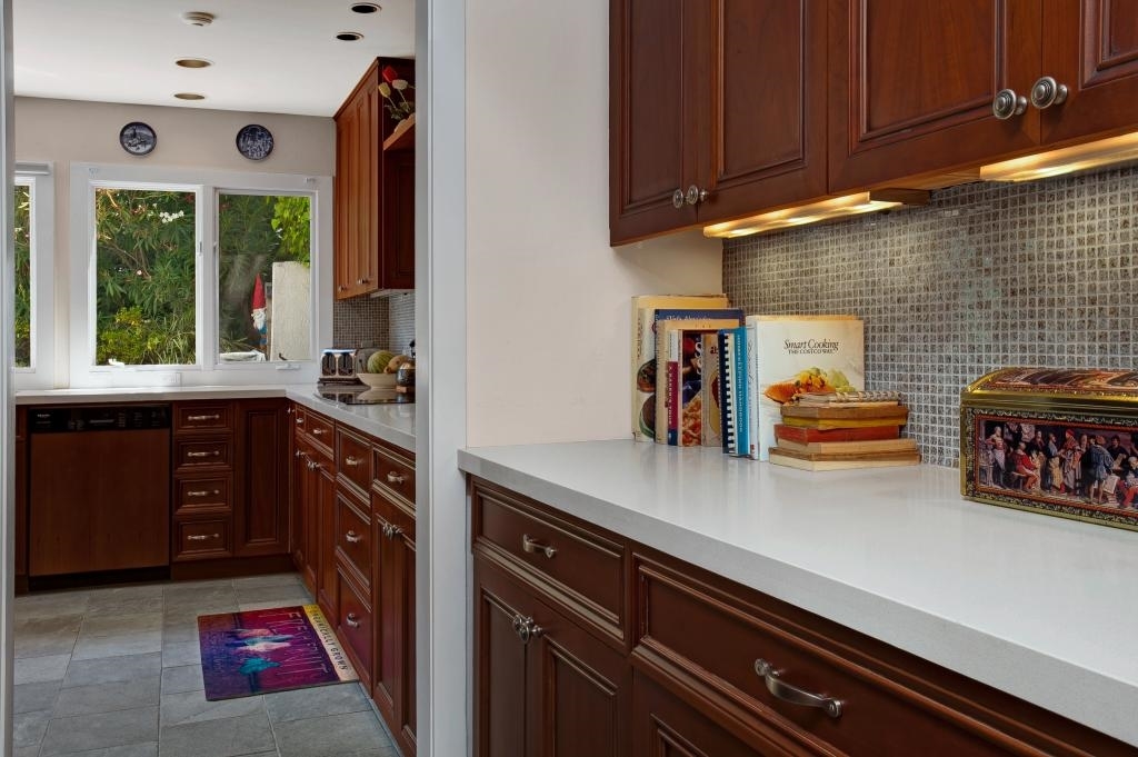 7472 Caminito Rialto La Jolla, CA 92037 - Photo 13 of 25