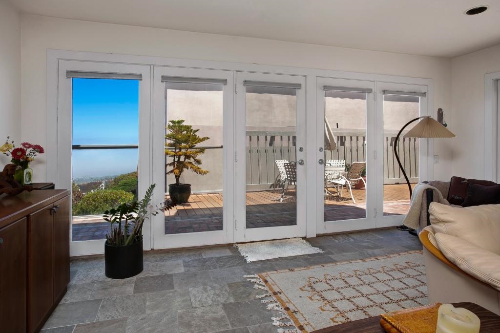 7472 Caminito Rialto La Jolla, CA 92037 - Photo 15 of 25