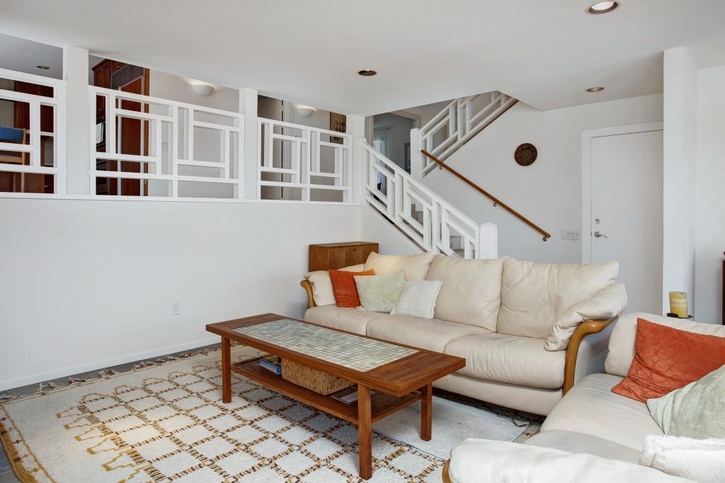 7472 Caminito Rialto La Jolla, CA 92037 - Photo 9 of 25
