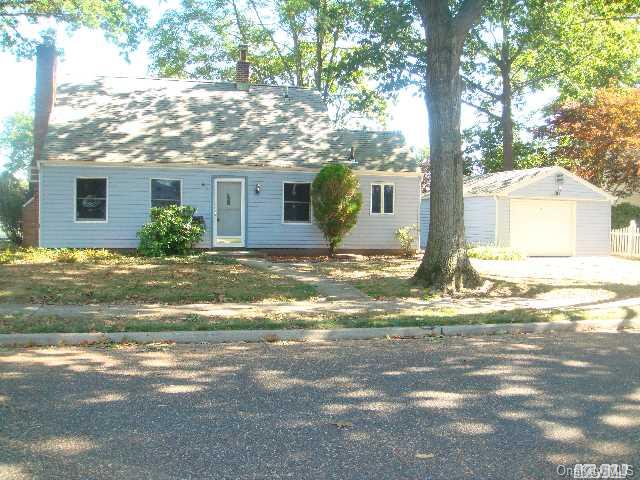 87 Hyacinth Road Levittown, NY 11756 - Photo 1 of 1 Gallery Image 1